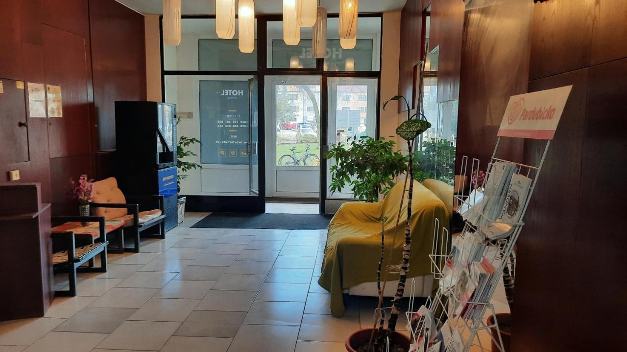 Hotel Kristl ปาร์ดูบิตเซ ภายนอก รูปภาพ