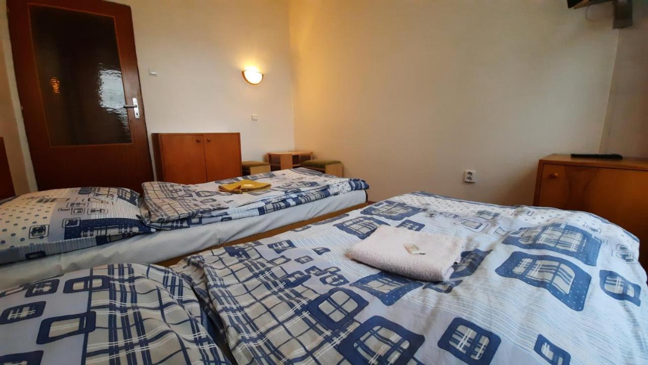 Hotel Kristl ปาร์ดูบิตเซ ภายนอก รูปภาพ